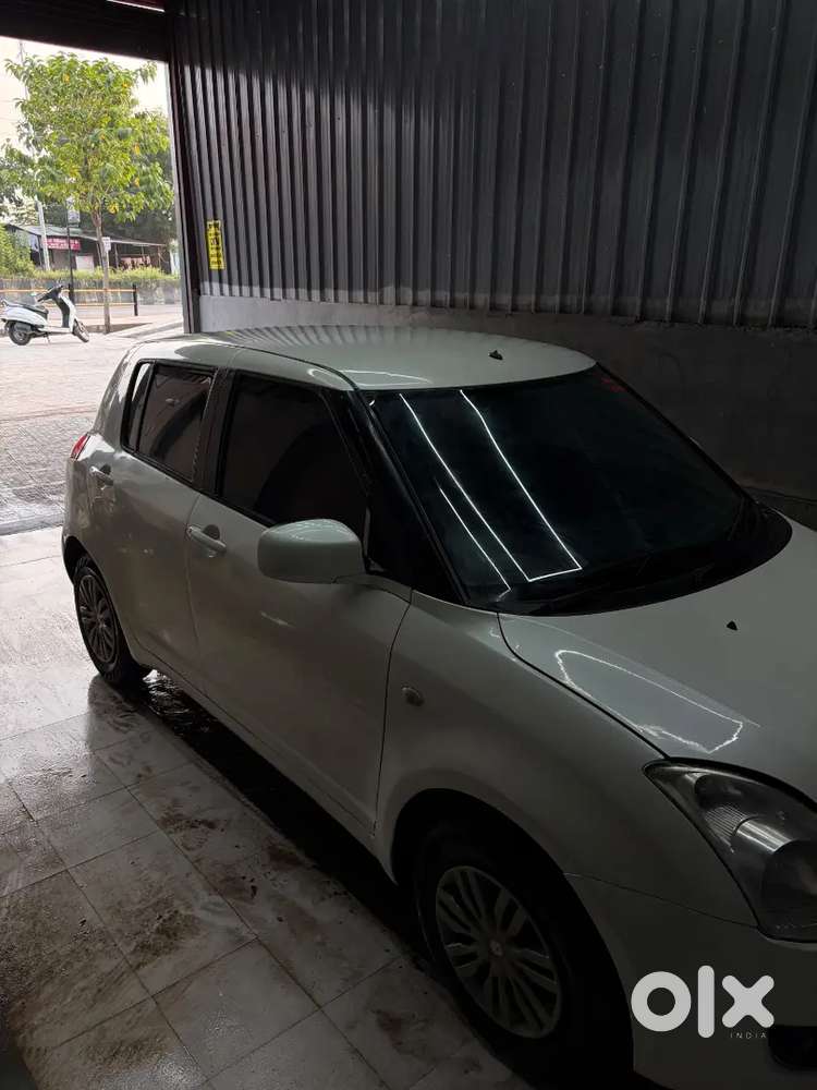 Maruti Suzuki Swift Vxi Petrol 2010