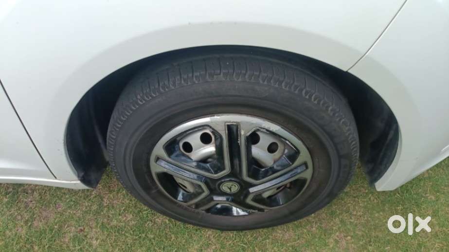 Tata Altroz 1.2 Xe, 2020