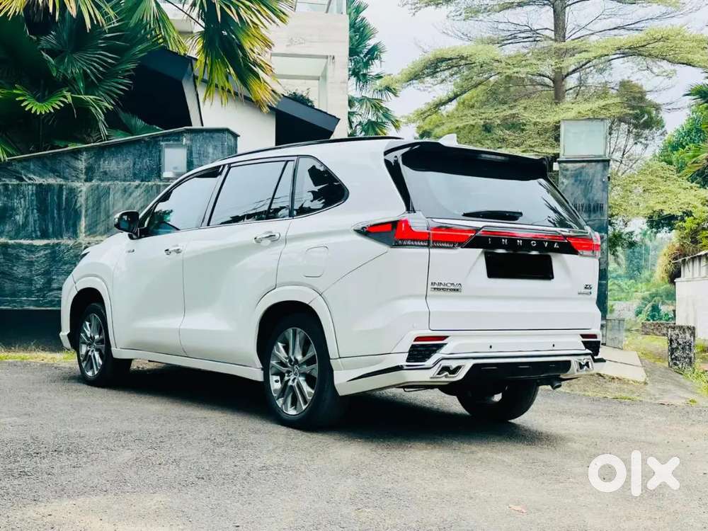 Toyota Innova Hycross 2024