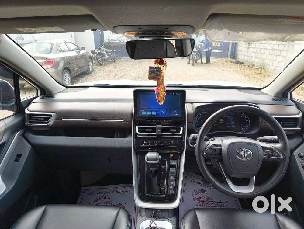 Toyota Innova Hycross 2.0 Vx (o) Hybrid 8 Str, 2025, Petrol