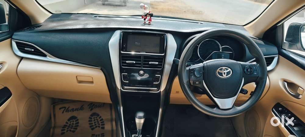 Toyota Yaris V Cvt, 2019, Petrol