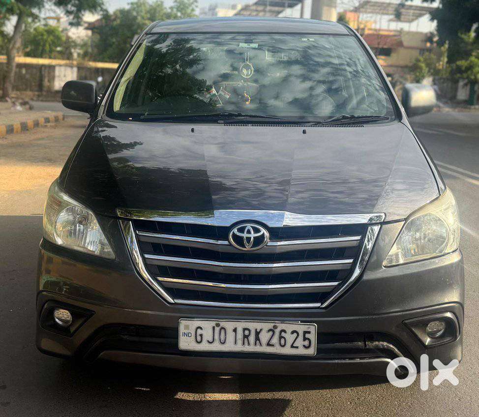 Toyota Innova 2.5 Gx (diesel) 8 Seater Bs Iv, 2015, Diesel