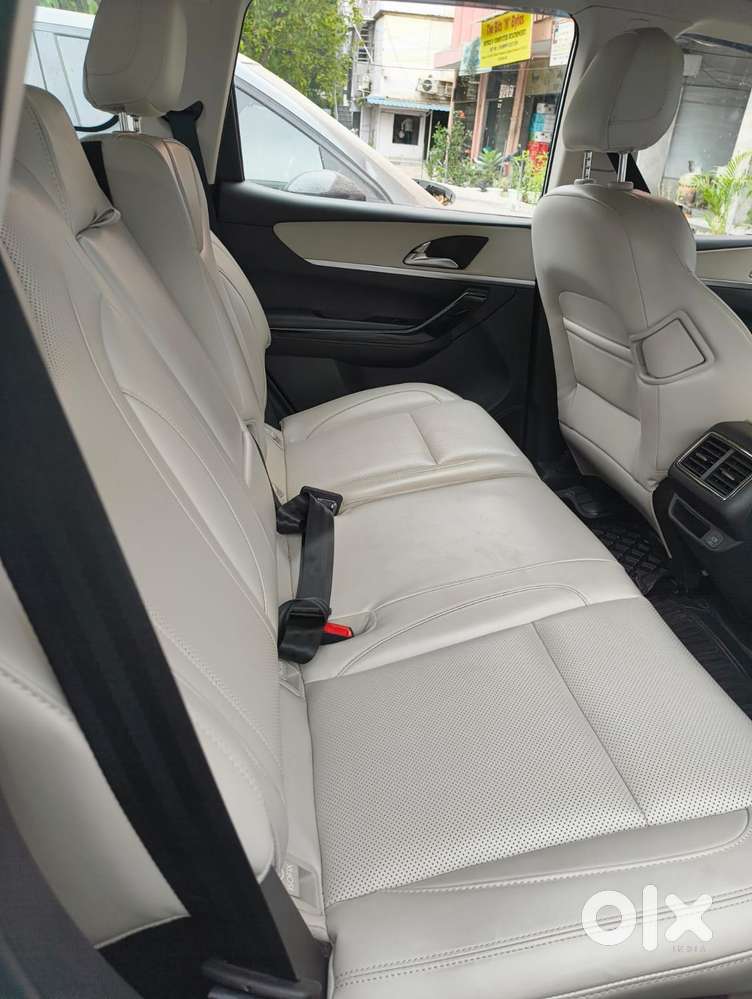 Mahindra Xuv700 2.0 Ax 7 Petrol At Luxury Pack Str, 2025, Petrol