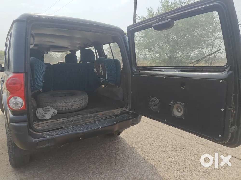 Mahindra Scorpio Black Colour