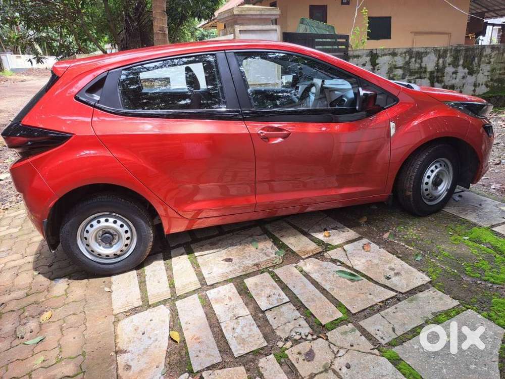 Tata Altroz 1.2 Xe, 2021, Petrol