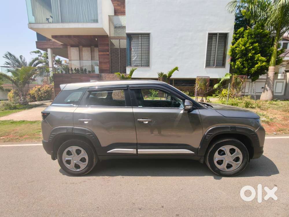 Maruti Suzuki Brezza 1.5 Vxi Smart Hybrid, 2023, Petrol