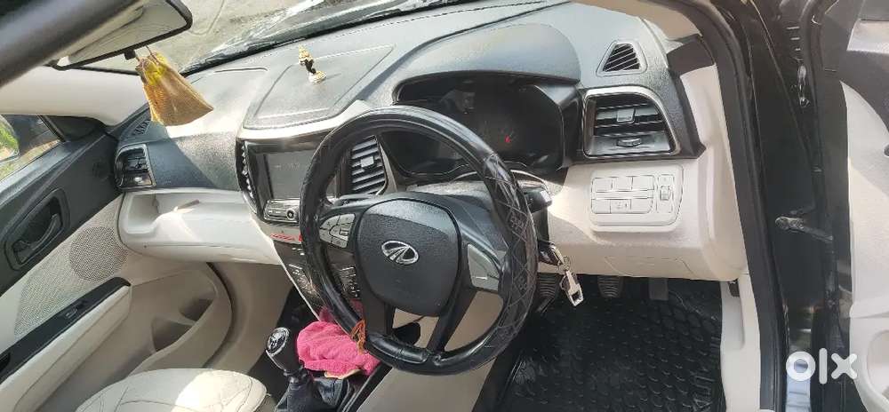 Mahindra Xuv300 W6 Petrol October 2021 Sunroof