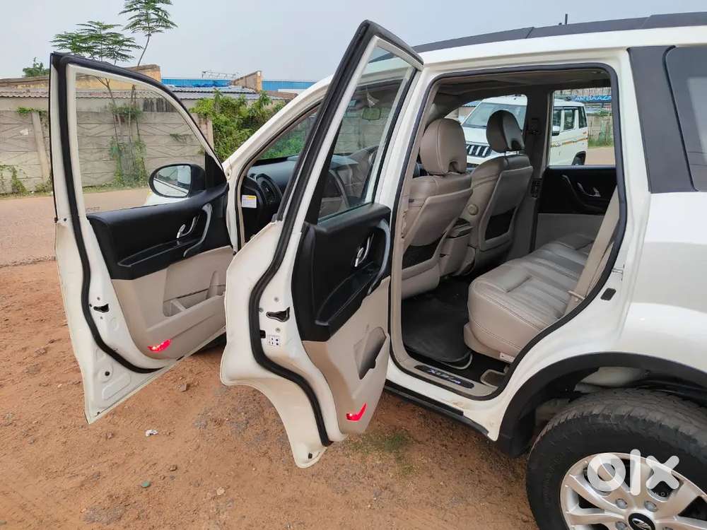 Mahindra Xuv500 2017 Diesel 93967 Km Driven