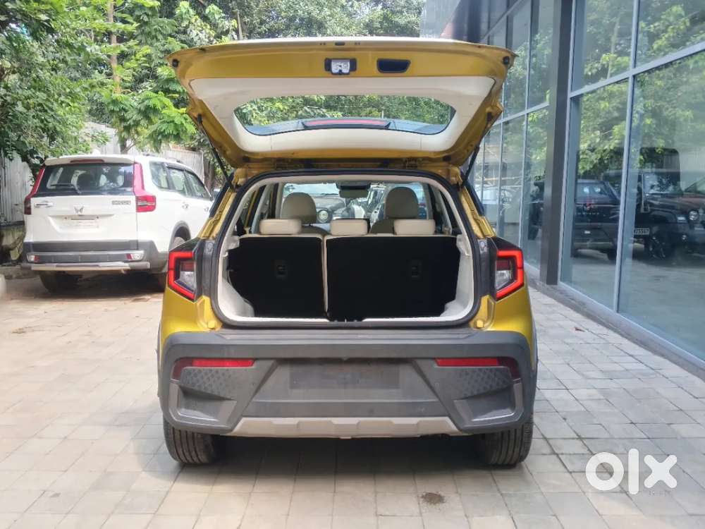 Mahindra Xuv 3xo Ax7l 1.2 Petrol At (pg), 2024, Petrol