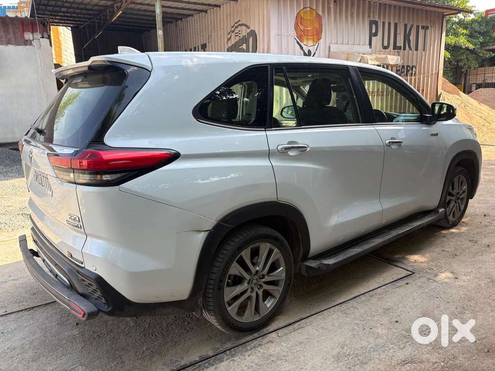 Toyota Innova Hycross 2.0 Zx Hybrid 7 Str, 2023, Cng & Hybrids