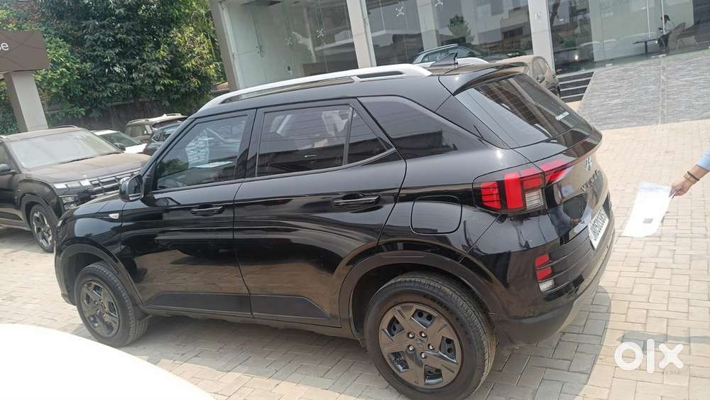 Hyundai Venue Petrol 2024