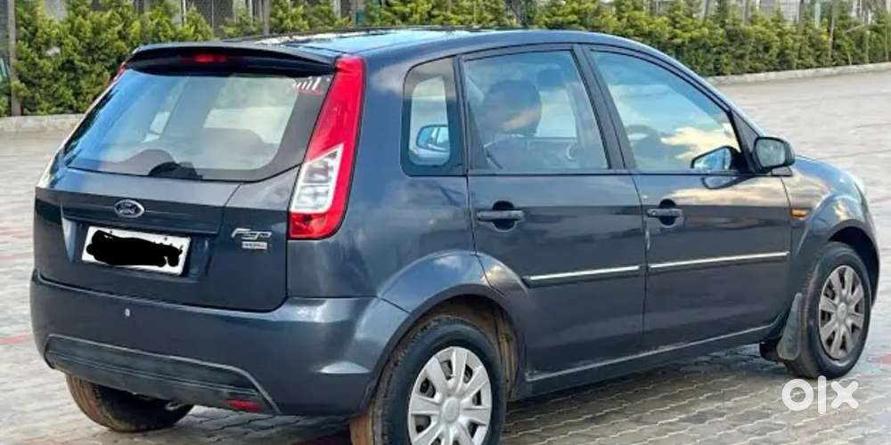 Ford Figo Titatinium Blu 2012