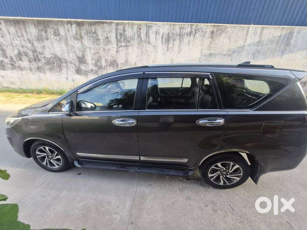 Toyota Innova Crysta 2.4 G Plus Mt 8 Str, 2021, Diesel