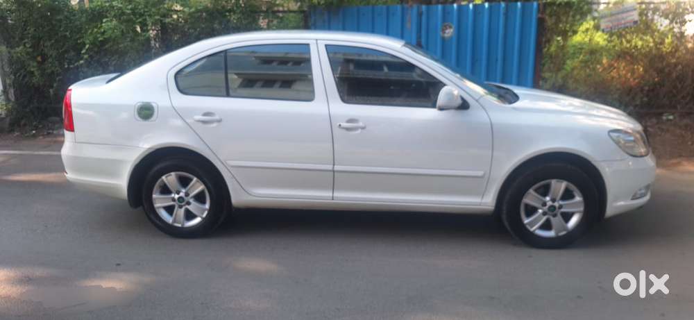 Skoda Laura 1.8 Tsi Ambiente, 2011, Petrol