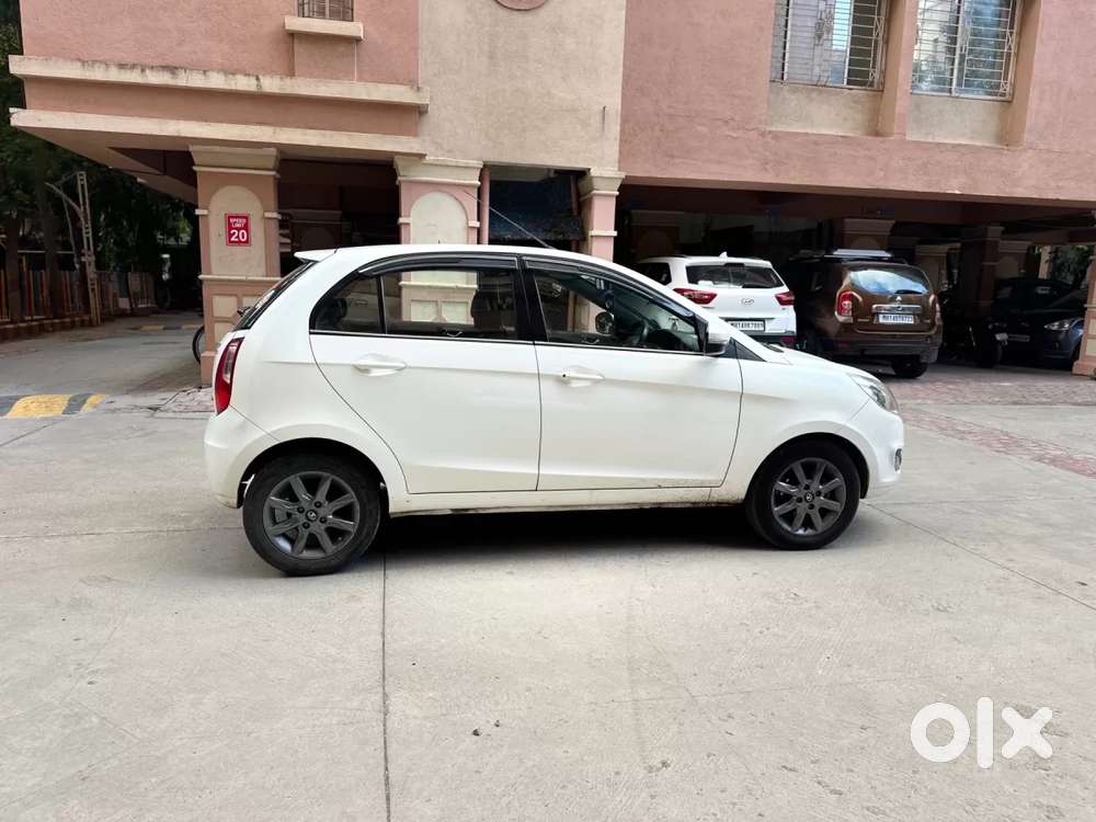 Tata Bolt Revotron Xt, 2016, Petrol