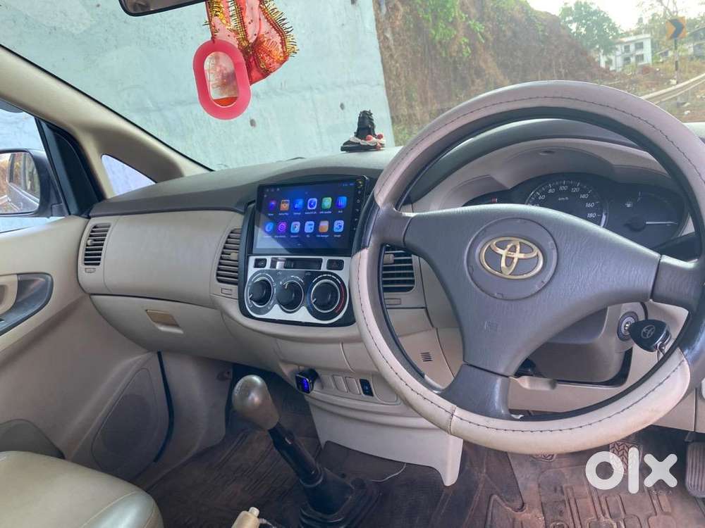 Toyota Innova 2012