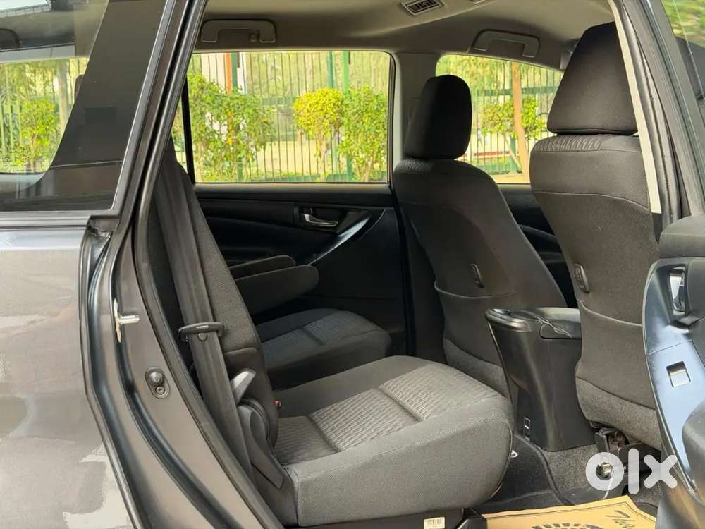 Toyota Innova Crysta G At 2022