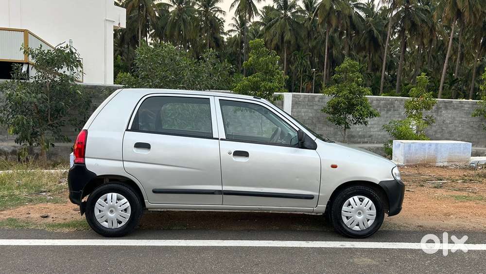 Maruti Suzuki Alto 2011 Petrol 37000 Company Service