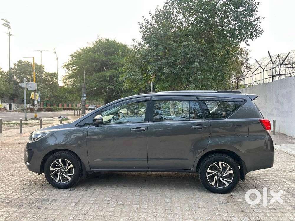 Toyota Innova Crysta 2.4 G Mt 7 Str, 2022, Diesel