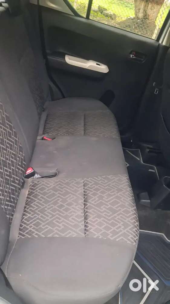 Maruti Suzuki Ignis Zeta Amt (automatic)  Silver  Low Km (~35,500 Km