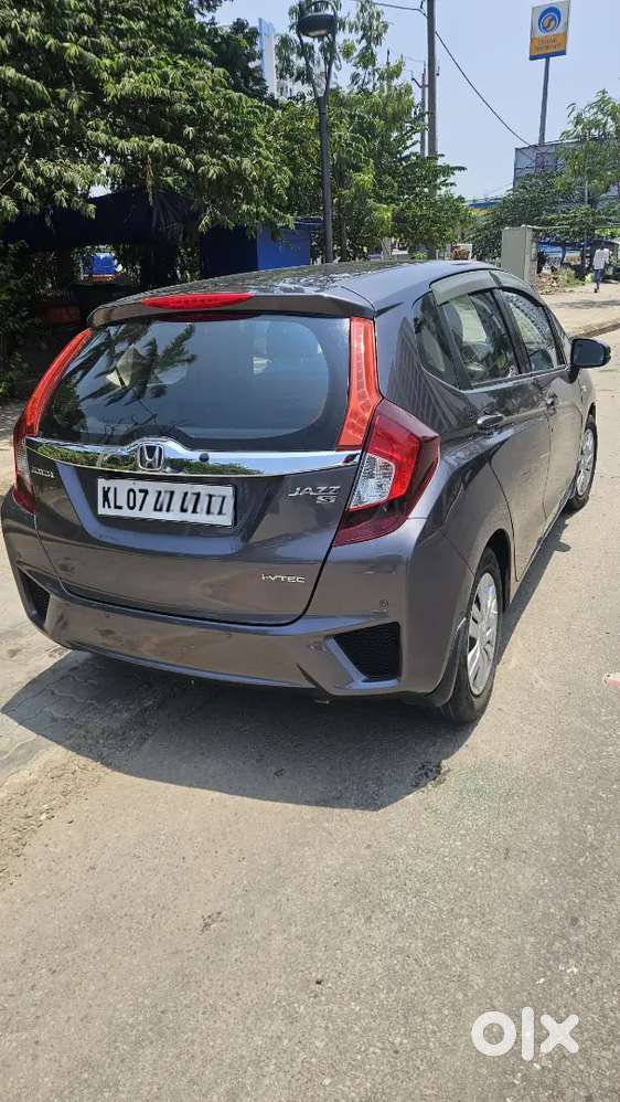 Honda Jazz 2017 Petrol Well Maintained 2018 Registered