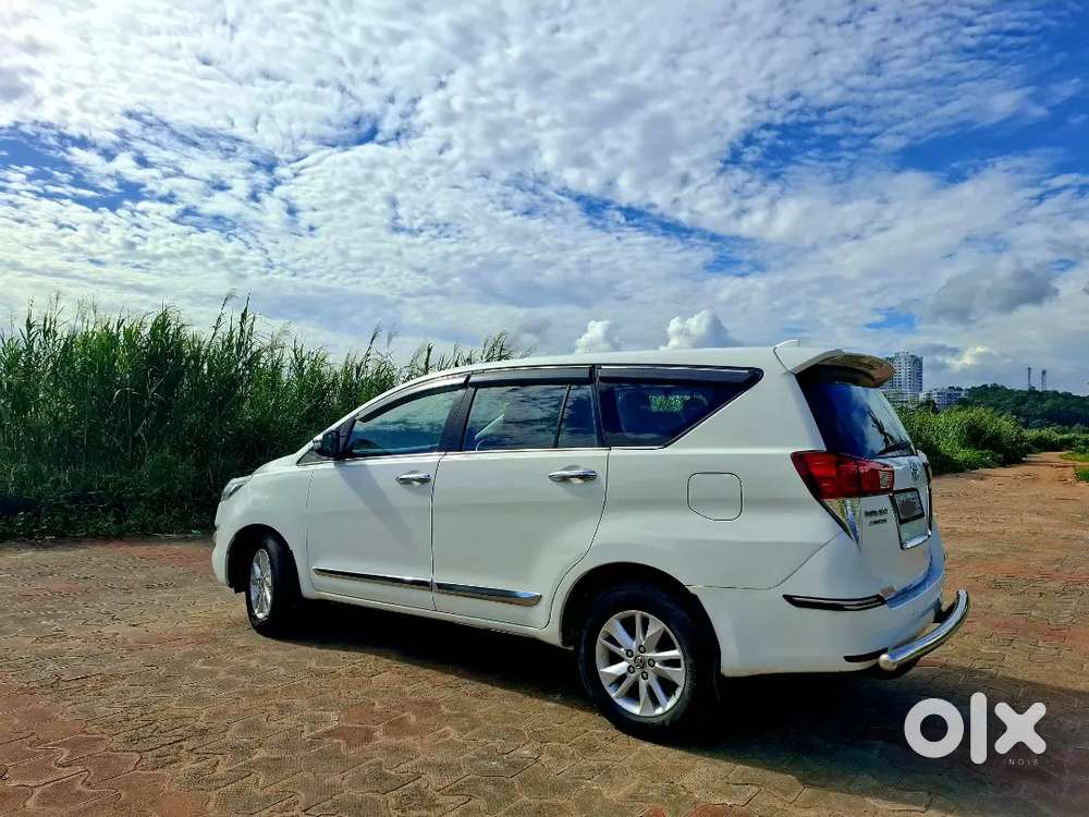 Toyota Innova Crysta Gx 2.4 Mt 8-seater /immacul