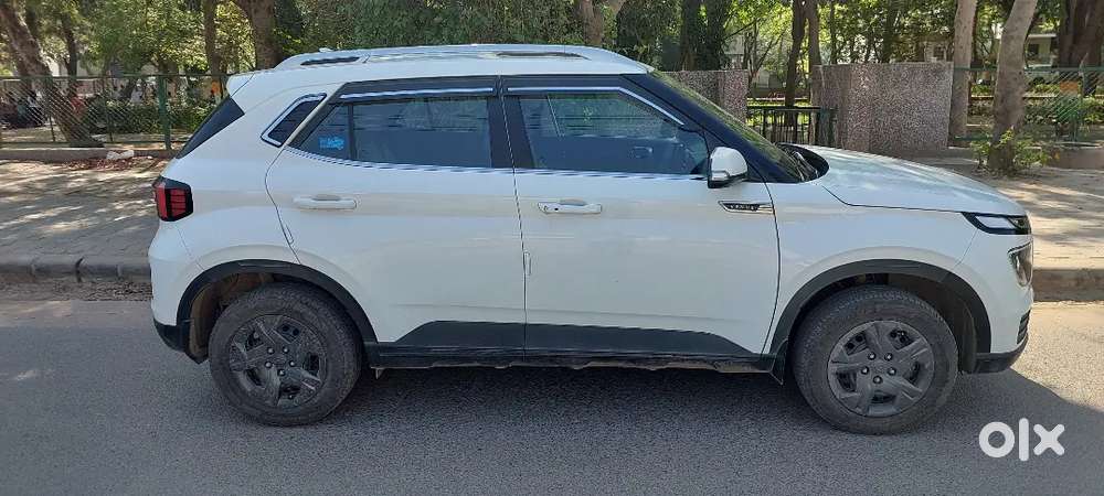 Hyundai Venue 2023 Petrol Well Maintained With Service Record