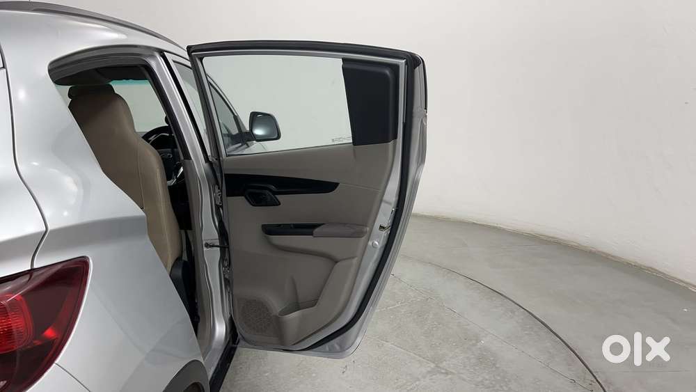 Mahindra Kuv 100 Mfalcon G80 K8, 2016, Petrol