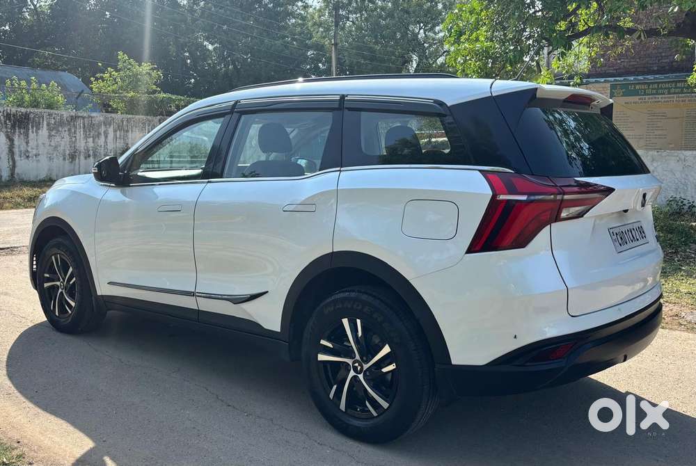 Mahindra Xuv700 2.0 Ax 5 Petrol Mt Str, 2022, Petrol