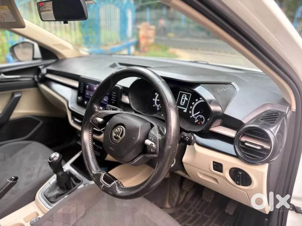 Skoda Slavia Ambition 1.0l Tsi Mt, 2023, Petrol