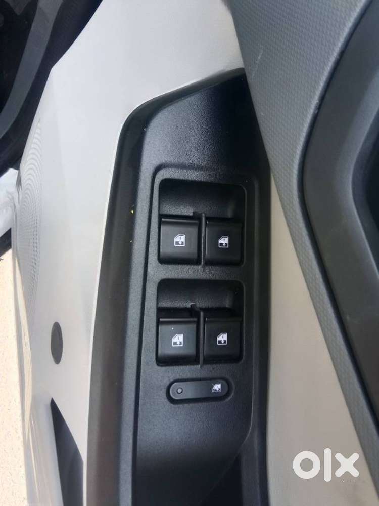 Tata Tiago, 2025, Petrol