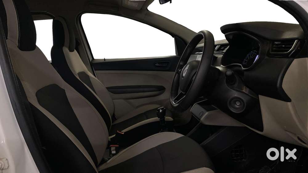 Renault Triber Rxt, 2023, Petrol