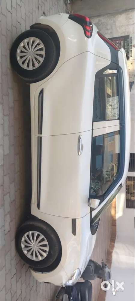 Maruti Swift Lxi 2023 . Convert Vxi