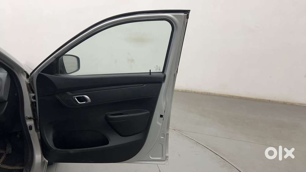 Renault Kwid 2019-ongoing 1.0 Rxt Amt (o), 2018, Petrol