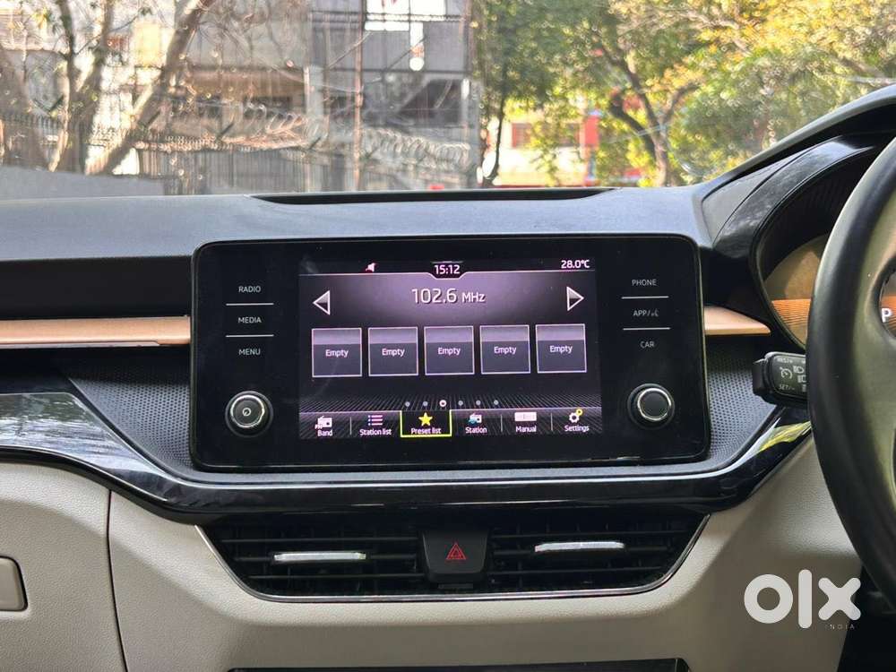 Skoda Slavia 1.0 Tsi Style At, 2023, Petrol