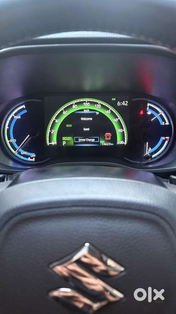 Maruti Suzuki Invicto 2025 Petrol 14600 Km Driven
