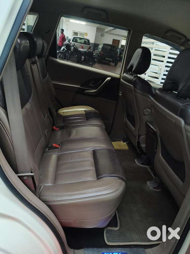 Mahindra Xuv700 2015 Diesel Well Maintained