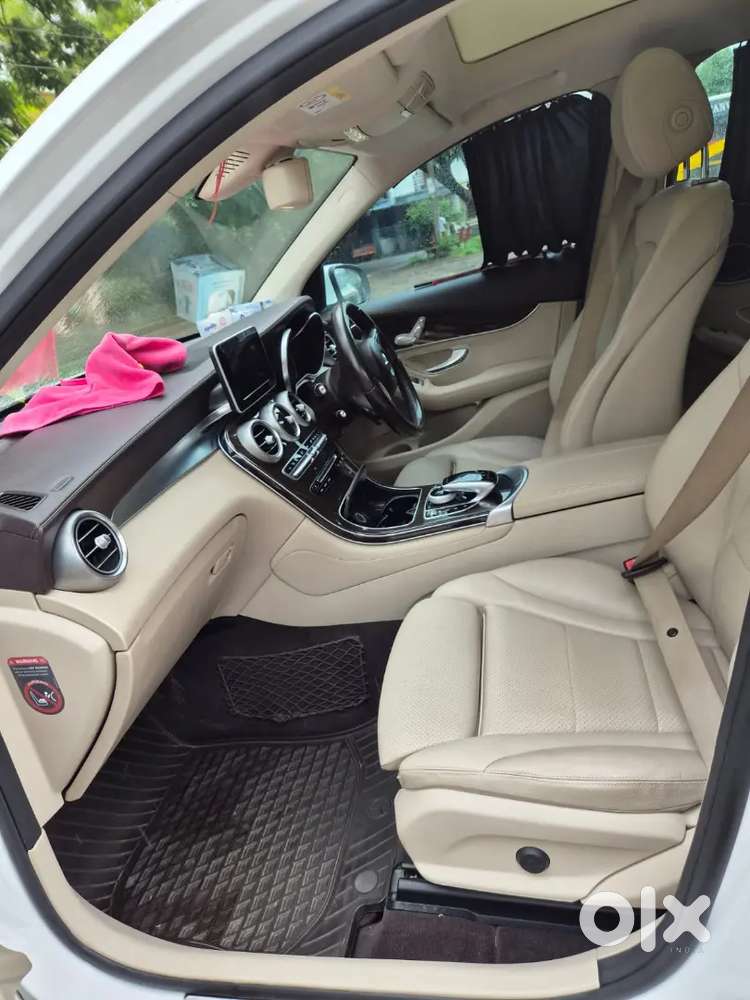 White - Mercedes Benz 220d 4 Matic
