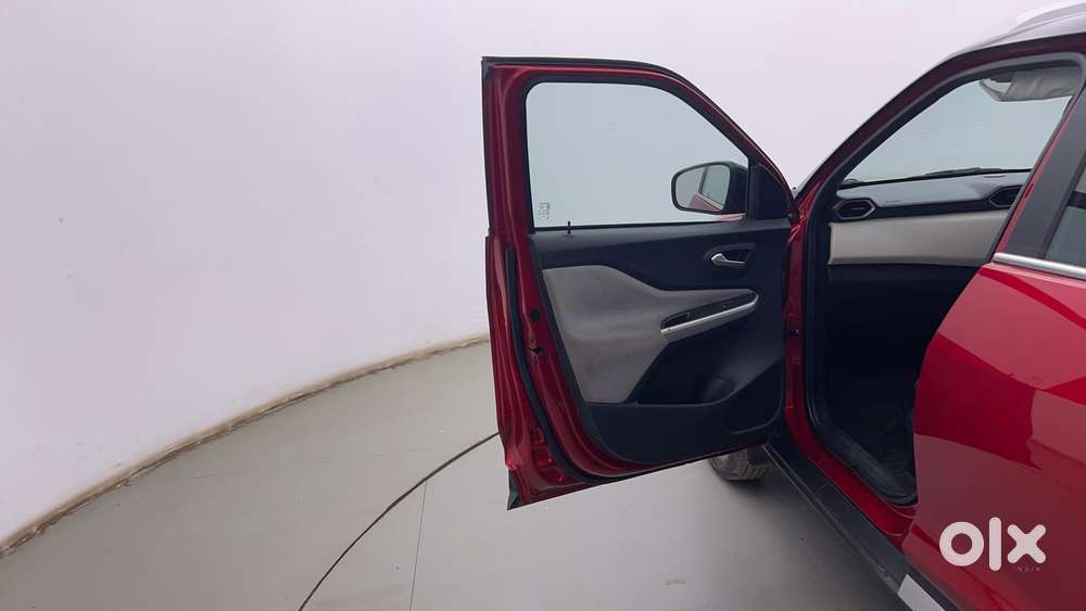 Nissan Magnite 1.0 Xv Dual Tone, 2023, Petrol