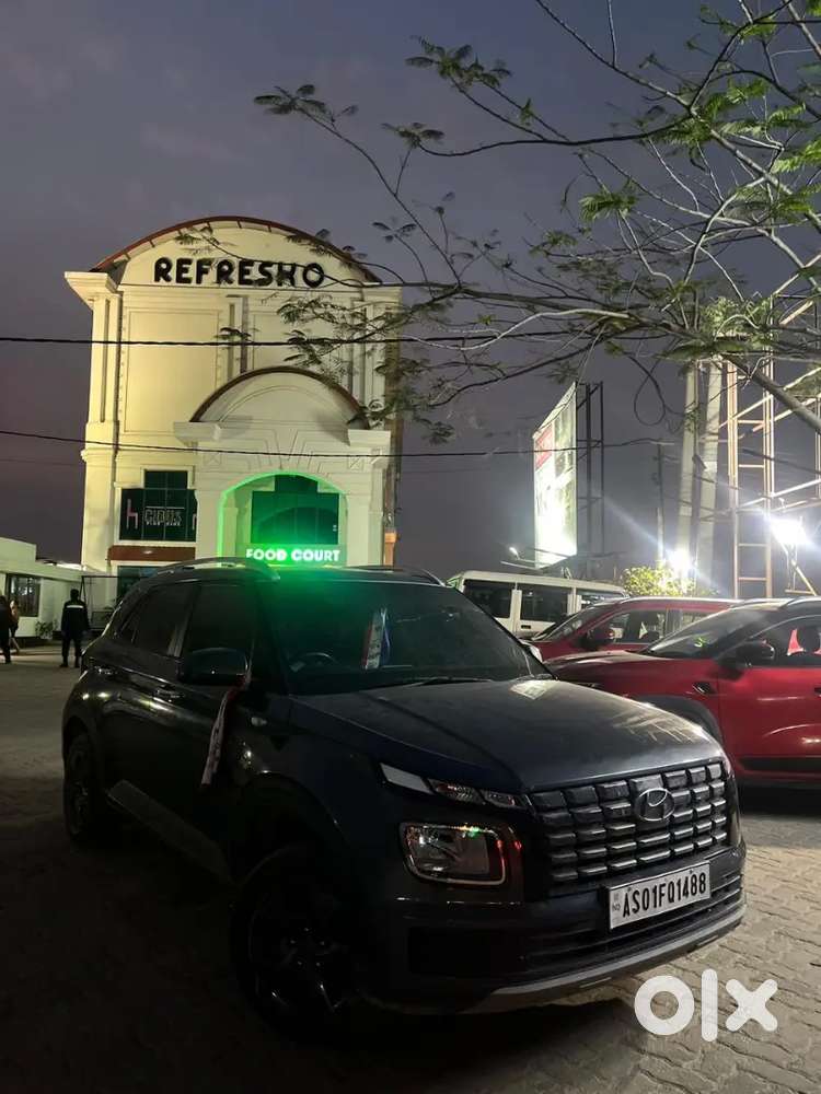 Hyundai Venue 2023 Petrol 33000 Km Driven