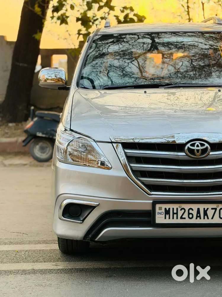 Brand: Toyota 
Model : Innova 2.5g 8seater

Fuel : Deisel :