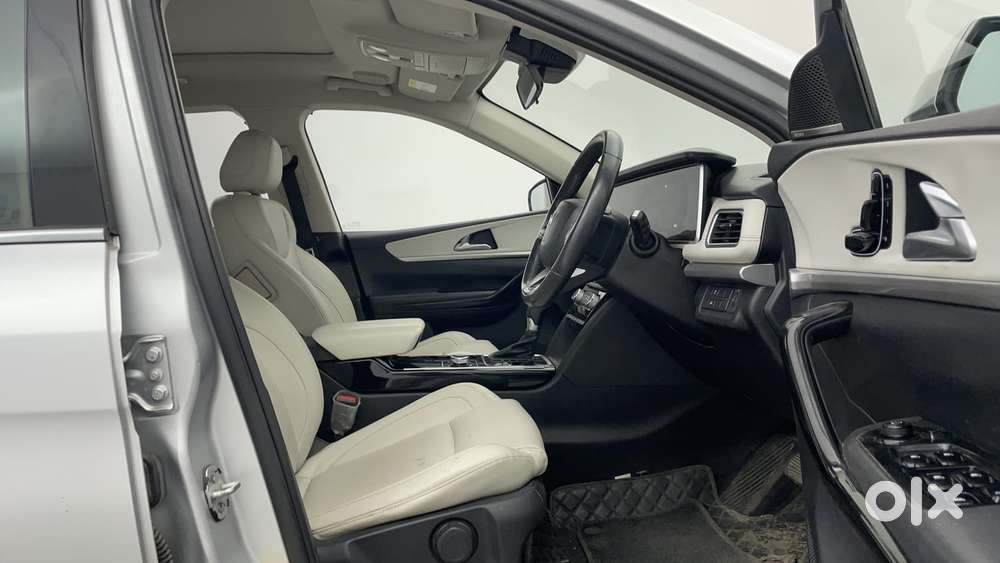 Mahindra Xuv700 2.0 Ax 7 Petrol At Luxury Pack Str, 2022, Petrol