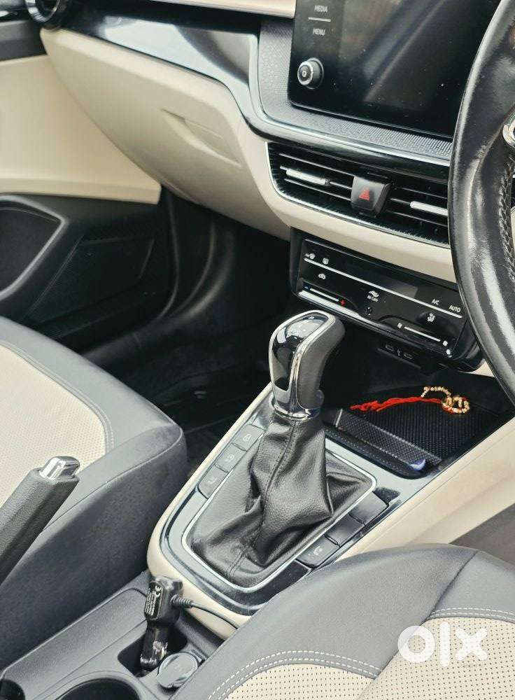 Skoda Slavia Style 1.0l Tsi At, 2023, Petrol