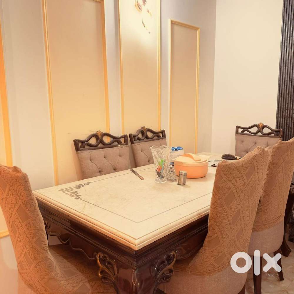 7 Seater Sofa and Dining Table Marbel Top