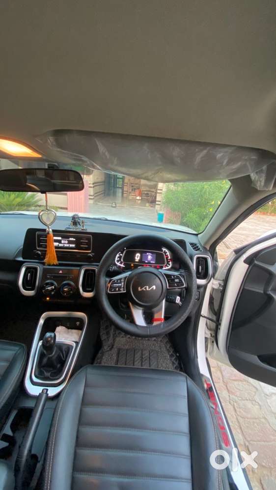 Kia Sonet 2021 Diesel Well Maintained.