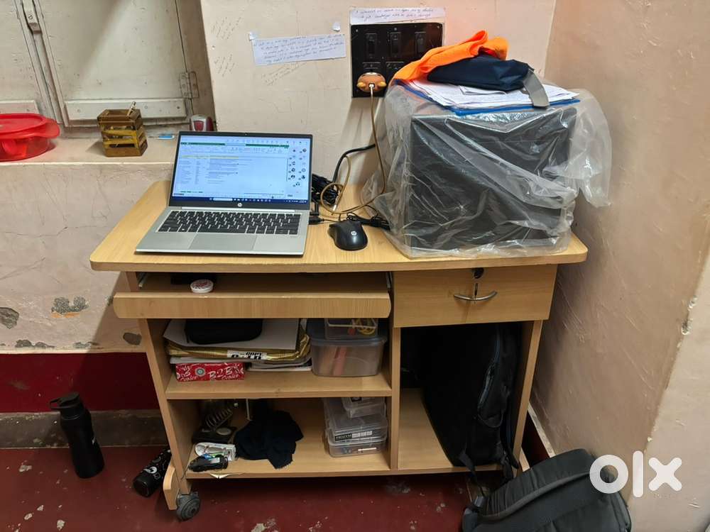 Computer table