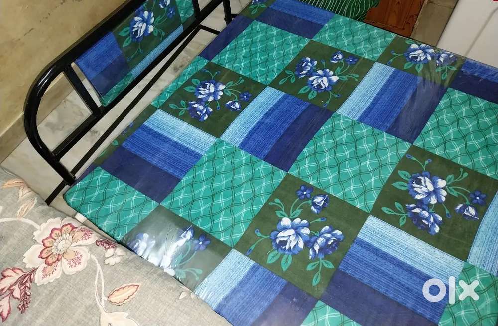 Foldable bed