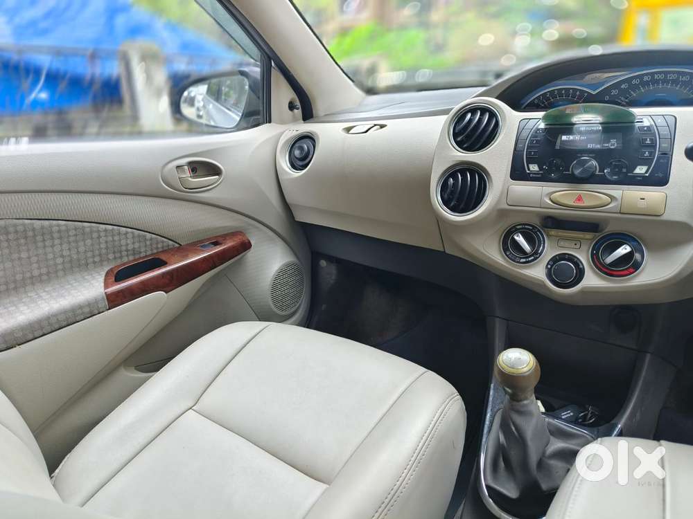 Toyota Etios Liva V Limited, 2014, Petrol