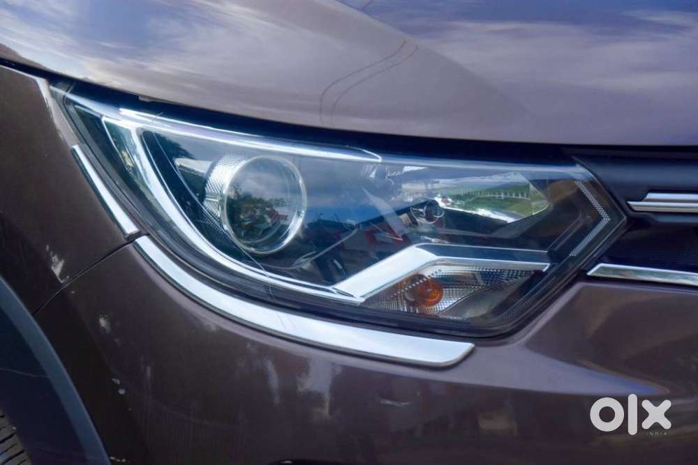 Renault Triber Rxz, 2023, Petrol