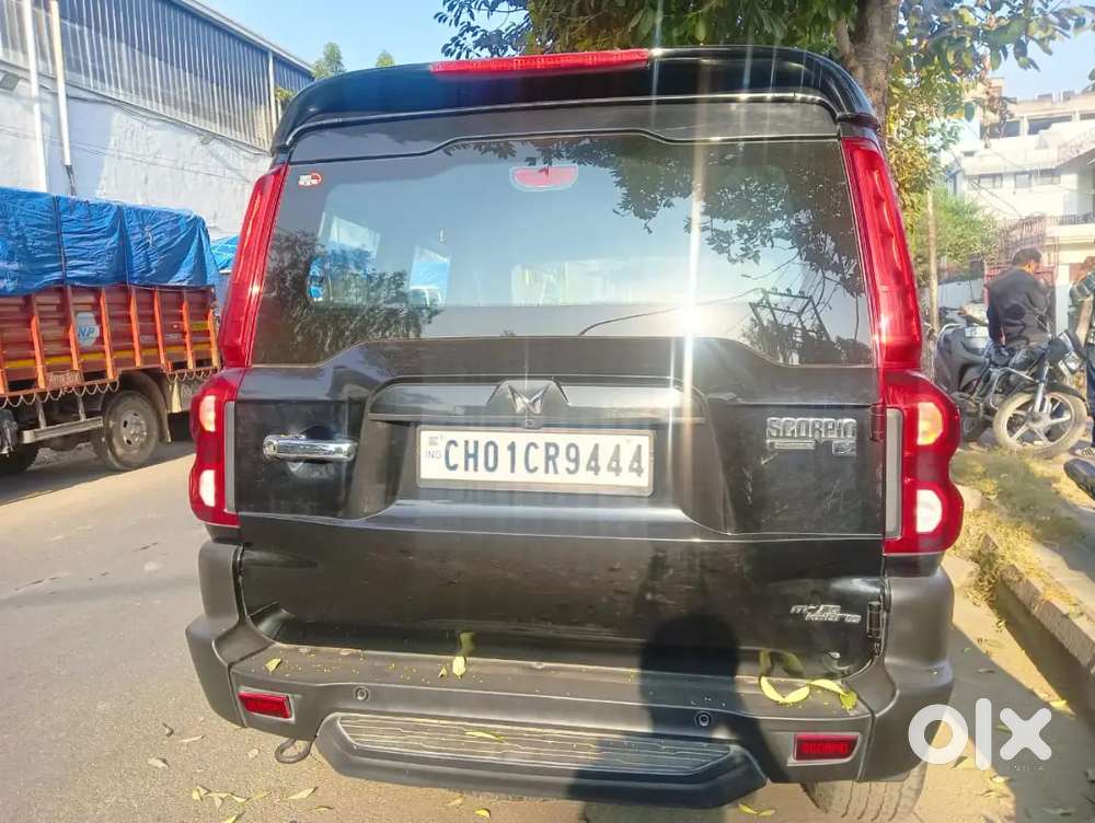 Mahindra Scorpio Classic 2023 Black Diesel 42000 Km Driven